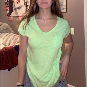 Women’s Old Navy tee